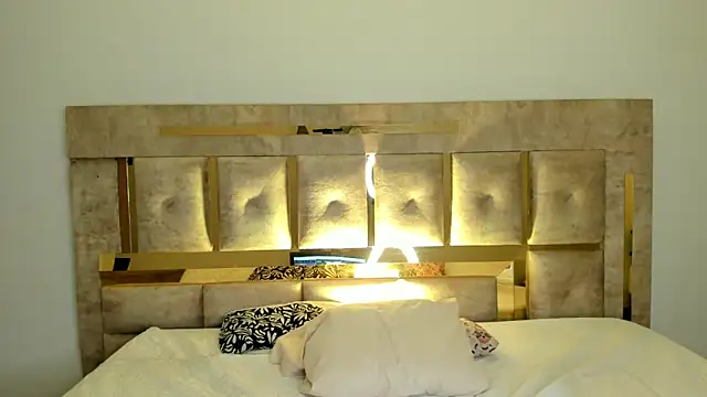 Ari sunshine  online show from 10/03/25, 06:10