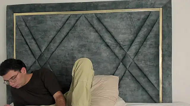 Ari sunshine  online show from 12/14/25, 09:19