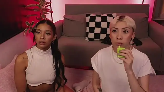 Snapshot of jane_hart_ chatting on 11/16/25, 01:00 jane hart online show from 11/16/25, 01:00