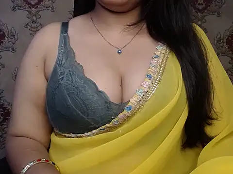 Snapshot of MiniBeast chatting on 11/17/25, 03:07 MiniBeast online show from 11/17/25, 03:07