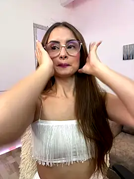 Snapshot of MiaaLoren chatting on 11/11/25, 10:54 MiaaLoren online show from 11/11/25, 10:54