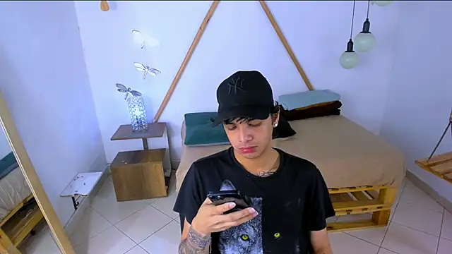 Snapshot of Brand_habes chatting on 10/14/25, 06:52 Brand habes online show from 10/14/25, 06:52