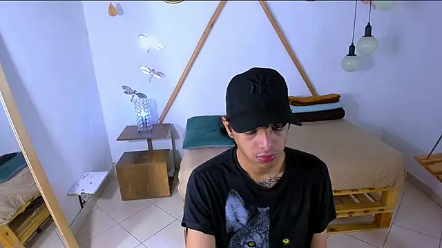 Snapshot of Brand_habes chatting on 10/15/25, 01:33 Brand habes online show from 10/15/25, 01:33