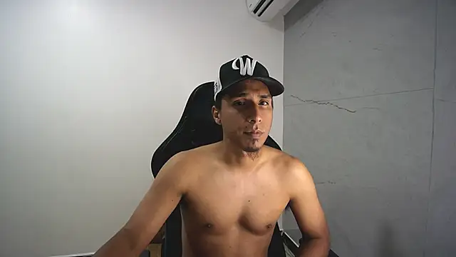 Snapshot of michaelhotbbc chatting on 10/01/25, 04:18 michaelhotbbc online show from 10/01/25, 04:18