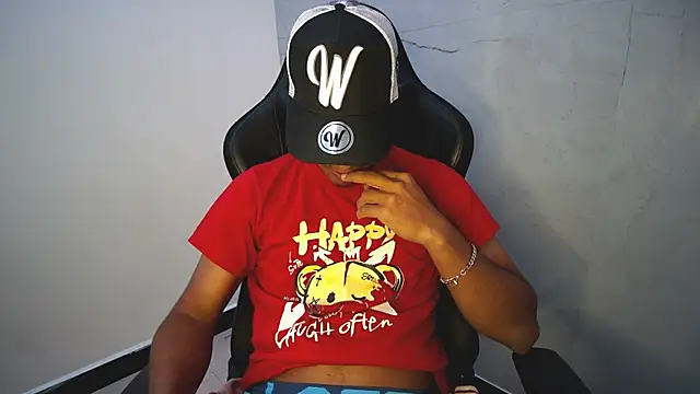 Snapshot of michaelhotbbc chatting on 10/16/25, 03:40 michaelhotbbc online show from 10/16/25, 03:40