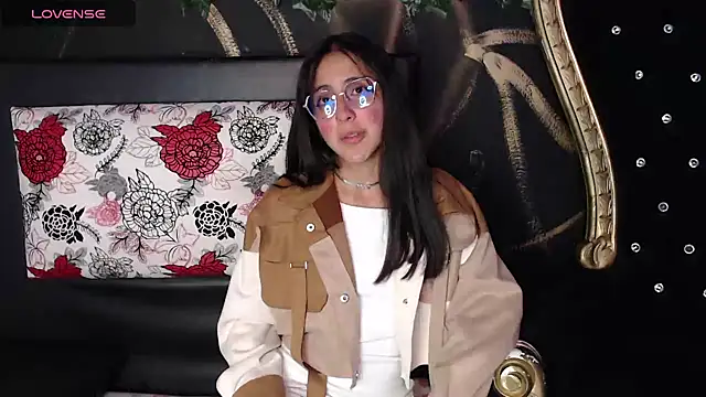 Snapshot of ling_ling24 chatting on 12/23/24, 07:49 ling ling24 online show from 12/23/24, 07:49