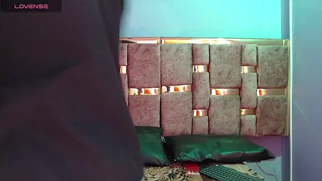 Snapshot of ling_ling24 chatting on 01/20/25, 04:21 ling ling24 online show from 01/20/25, 04:21