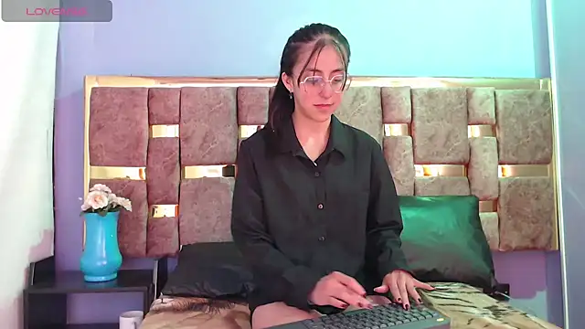 Snapshot of ling_ling24 chatting on 01/20/25, 07:25 ling ling24 online show from 01/20/25, 07:25