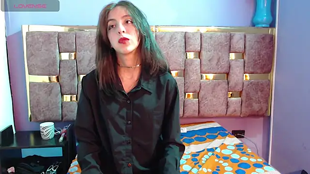 Snapshot of ling_ling24 chatting on 03/05/25, 06:44 ling ling24 online show from 03/05/25, 06:44