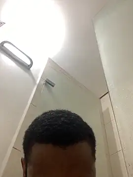 Snapshot of KaelMoreau chatting on 09/21/25, 04:58 KaelMoreau online show from 09/21/25, 04:58