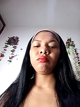 DIORA Latina online show from 10/20/25, 04:13