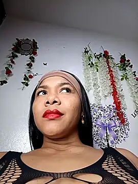 DIORA Latina online show from 10/25/25, 03:58