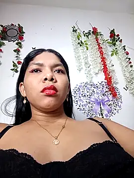 DIORA Latina online show from 10/26/25, 03:56