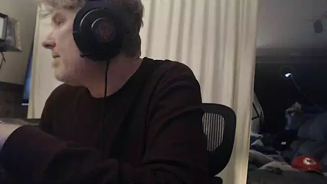Snapshot of BrisonChase chatting on 03/09/25, 08:51 BrisonChase online show from 03/09/25, 08:51