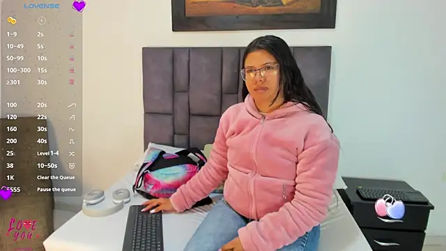Vahiolet smith online show from 07/30/26, 10:58