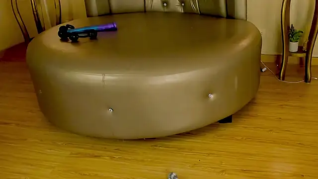 Snapshot of Colors-xx chatting on 11/23/25, 08:36 Colors-xx online show from 11/23/25, 08:36