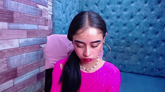 Snapshot of AnnySweett_ chatting on 02/18/25, 07:41 AnnySweett online show from 02/18/25, 07:41