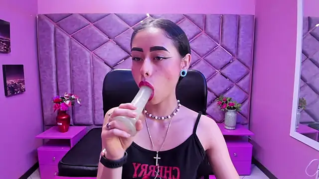 Snapshot of AnnySweett_ chatting on 10/04/25, 03:10 AnnySweett online show from 10/04/25, 03:10