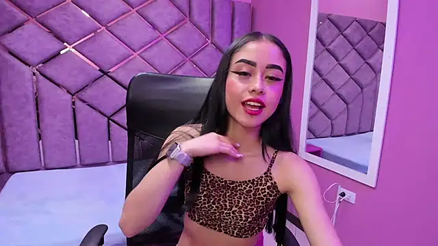 Snapshot of AnnySweett_ chatting on 10/14/25, 02:18 AnnySweett online show from 10/14/25, 02:18