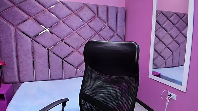 Snapshot of AnnySweett_ chatting on 10/15/25, 06:19 AnnySweett online show from 10/15/25, 06:19