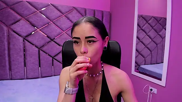 Snapshot of AnnySweett_ chatting on 10/17/25, 03:58 AnnySweett online show from 10/17/25, 03:58