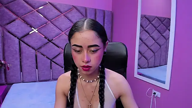 Snapshot of AnnySweett_ chatting on 10/21/25, 03:13 AnnySweett online show from 10/21/25, 03:13