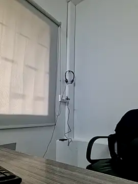 Snapshot of doctora-danna chatting on 11/06/25, 01:56 doctora-danna online show from 11/06/25, 01:56