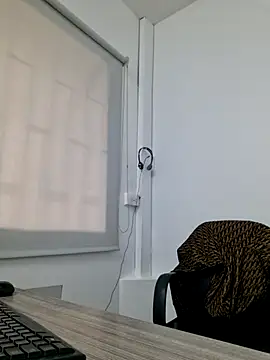 Snapshot of doctora-danna chatting on 11/08/25, 01:22 doctora-danna online show from 11/08/25, 01:22