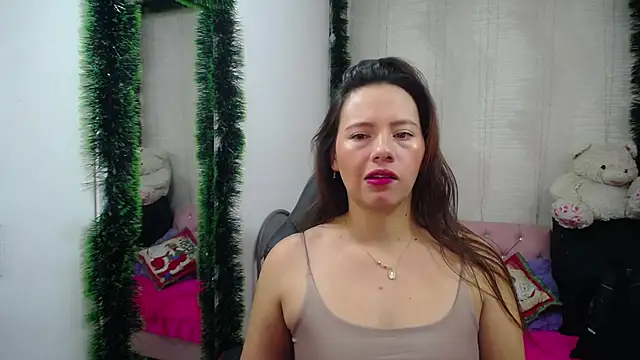 lauraguzman online show from 12/24/24, 03:05