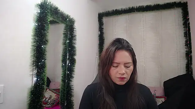 lauraguzman online show from 12/28/24, 03:15