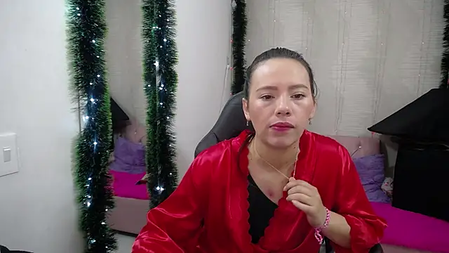 lauraguzman online show from 12/29/24, 03:22