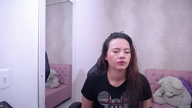 lauraguzman online show from 03/11/25, 02:54