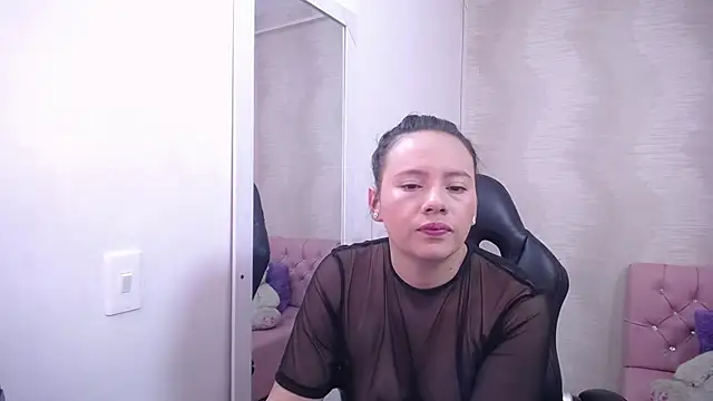 lauraguzman online show from 03/15/25, 04:24