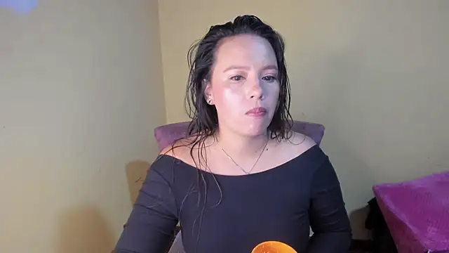 lauraguzman online show from 04/01/26, 03:18