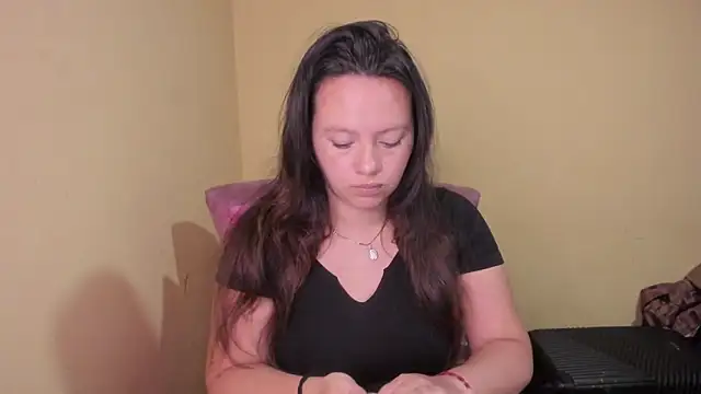 lauraguzman online show from 06/17/26, 03:09