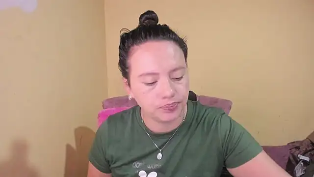 lauraguzman online show from 06/26/26, 03:44