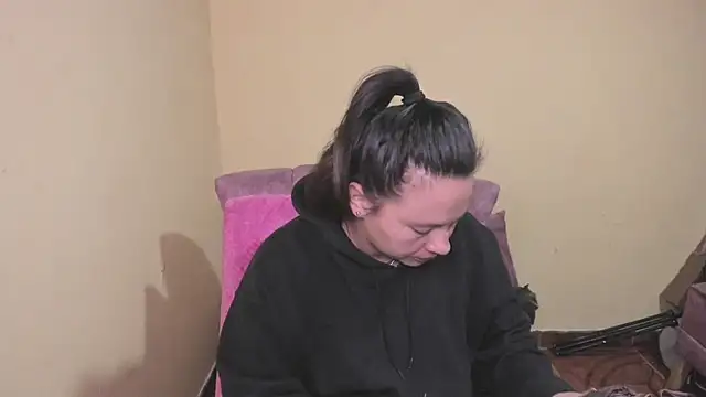 lauraguzman online show from 07/03/26, 02:51