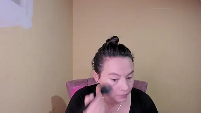 lauraguzman online show from 07/15/26, 02:50