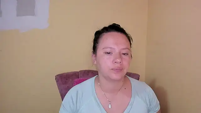 lauraguzman online show from 07/18/26, 04:16