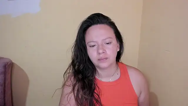 lauraguzman online show from 07/27/26, 03:57