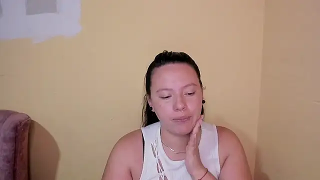 lauraguzman online show from 07/29/26, 03:04