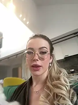 KylieJoyce online show from 01/06/25, 07:42