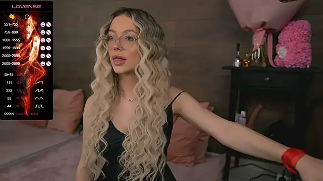 KylieJoyce online show from 02/06/25, 10:43