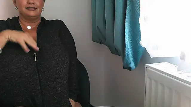 Snapshot of hotsierra4u chatting on 10/22/25, 11:43 hotsierra4u online show from 10/22/25, 11:43