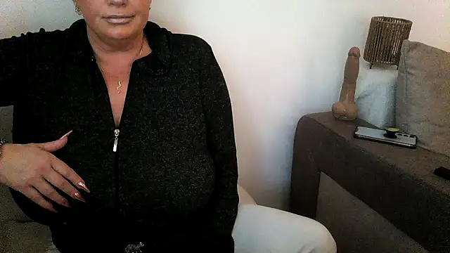 hotsierra4u online show from 04/04/26, 08:56