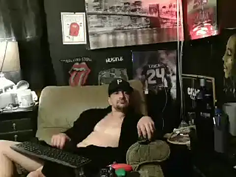 Snapshot of RM_Discov3ri3z chatting on 01/10/25, 01:42 RM Discov3ri3z online show from 01/10/25, 01:42