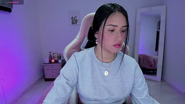 Snapshot of Tinylottie chatting on 07/13/26, 09:50 Tinylottie online show from 07/13/26, 09:50