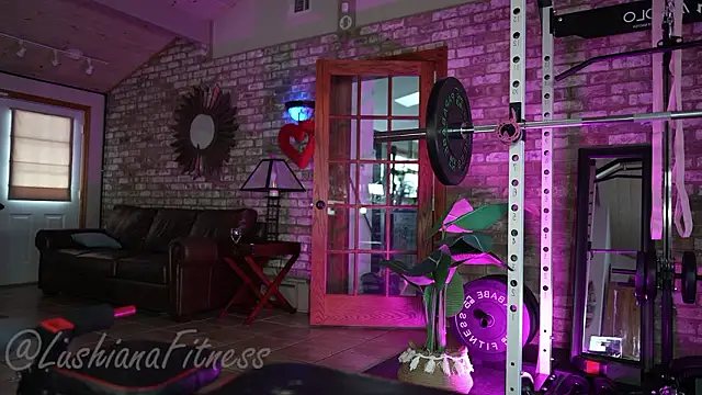 Snapshot of LushianaFitness chatting on 02/07/26, 01:04 LushianaFitness online show from 02/07/26, 01:04