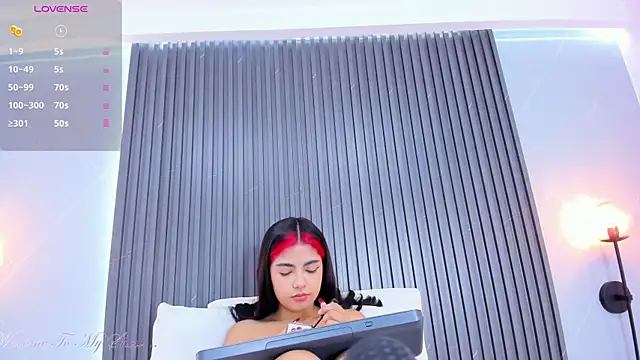 stephany roses  online show from 12/29/24, 01:17