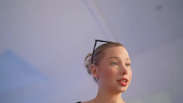 april blush online show from 01/29/25, 03:15